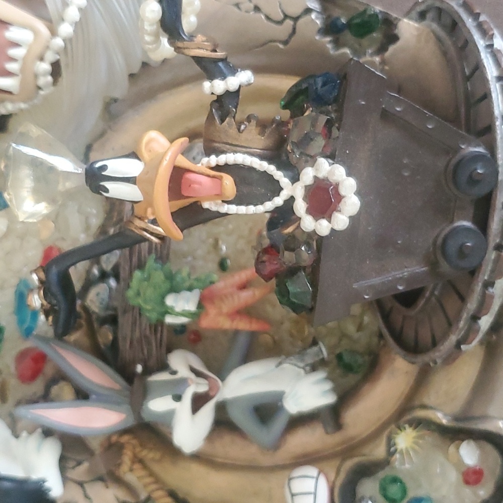!! LOONEY TUNES ROUND!! - Picture 6 of 8